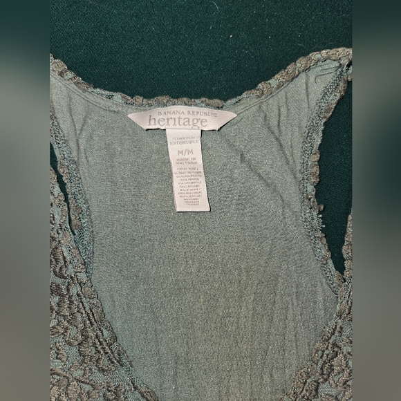 Green lace tank top from banana Republic - Picture 2 of 2